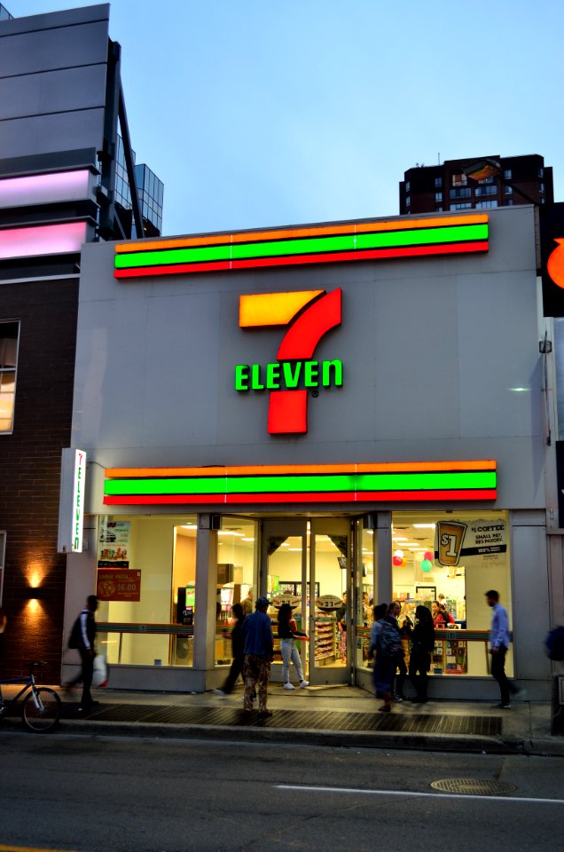 7-Eleven328Yonge