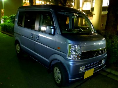 5th_generation_SUZUKI_EVERY_WAGON_at_night_front