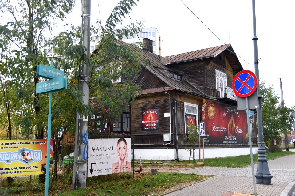 6928_Młynowa_Street_in_Białystok_November_2019_wooden_building