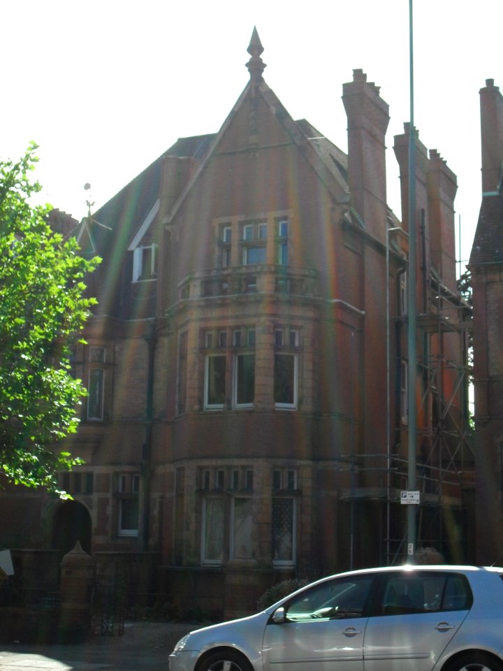 69_The_Drive,_Hove_(NHLE_Code_1209800)_(July_2010)