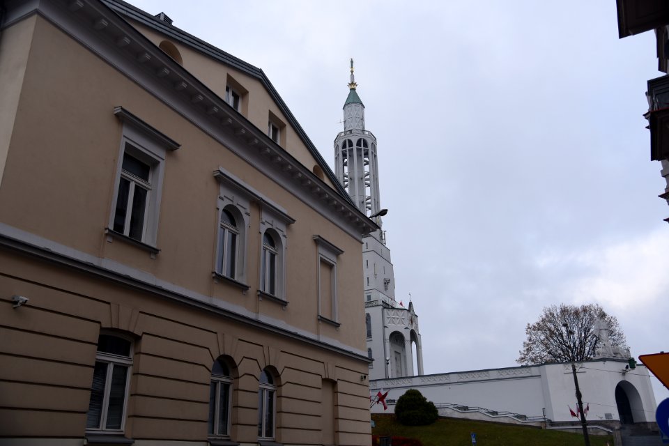 6915_View_from_Krakowska_Street_of_St._Roch_church_in_Bialystok_November_2019