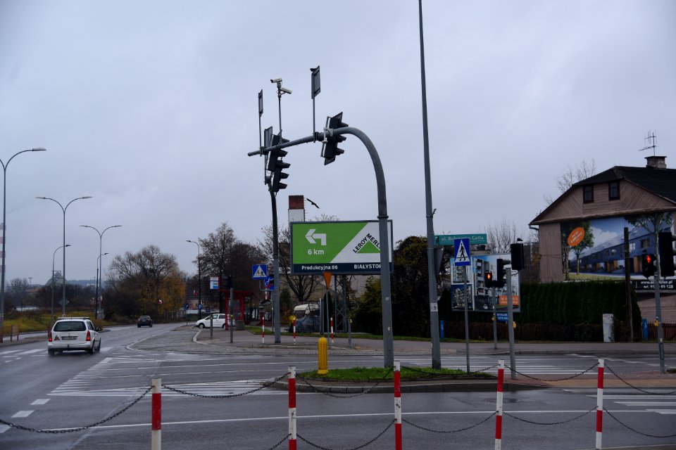 6899_Intersection_of_Bohaterow_Getta_and_Poleska_Street,_Bialystok,_November_2019