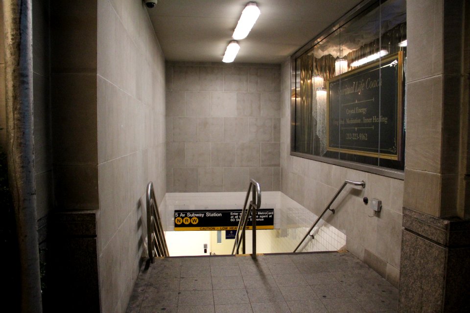 5th_Avenue_Subway_Station_entrance,_Sept_2017