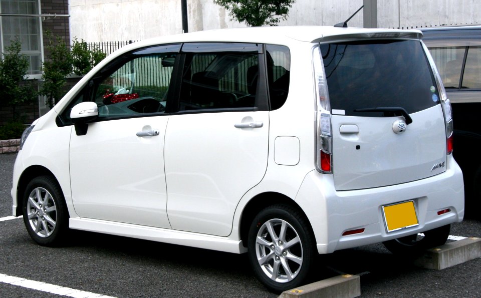 5th_generation_Daihatsu_Move_Custom_X_rear
