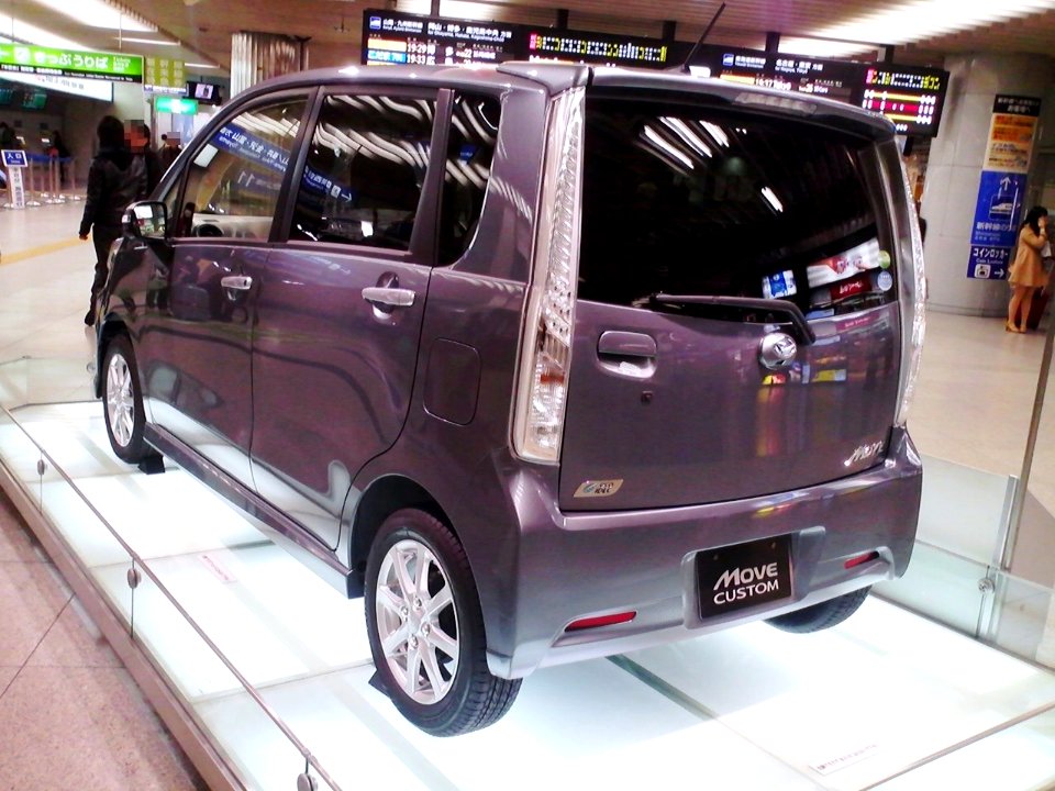 5th_generation_Daihatsu_Move_Custom_rear