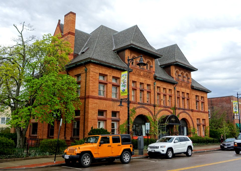 601_High_Street,_architects_Hartwell_and_Richardson,_1892_-_Dedham_Massachusetts_-_DSC04334