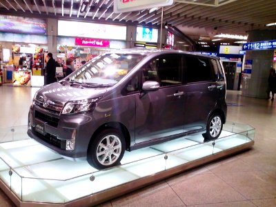 5th_generation_Daihatsu_Move_Custom_front