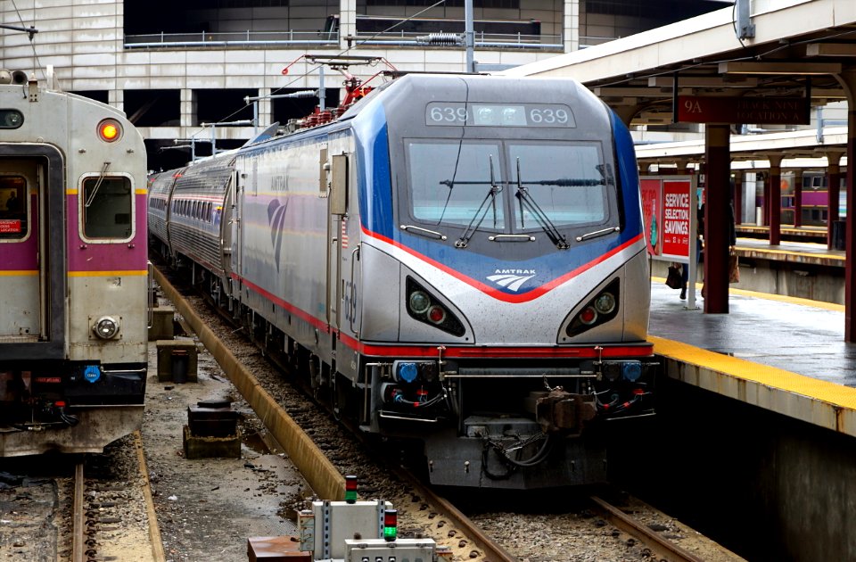 639,_USA,_Massachusetts,_Boston,_South_Station_(Trainpix_196365)
