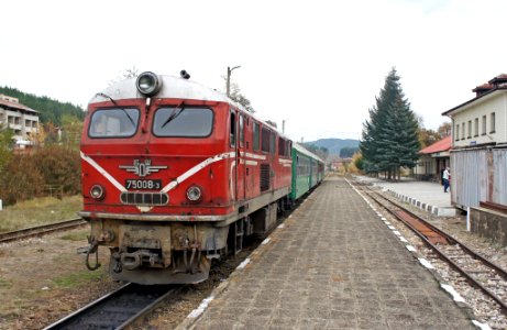 75_008.3,_Bulgaria,_Blagoevgrad_region,_Dobrinishte_station_(Trainpix_80385)