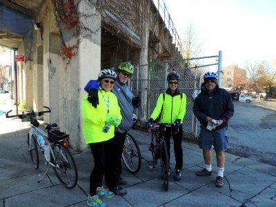 5BBC_at_SIRT_sta_Port_Richmond_Av_jeh