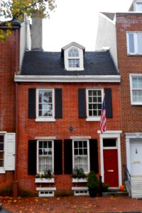 608_Pine_St,_Philly