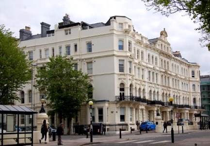 7–19_Palmeira_Mansions,_Church_Road,_Hove_(NHLE_Code_1187548)_(May_2019)