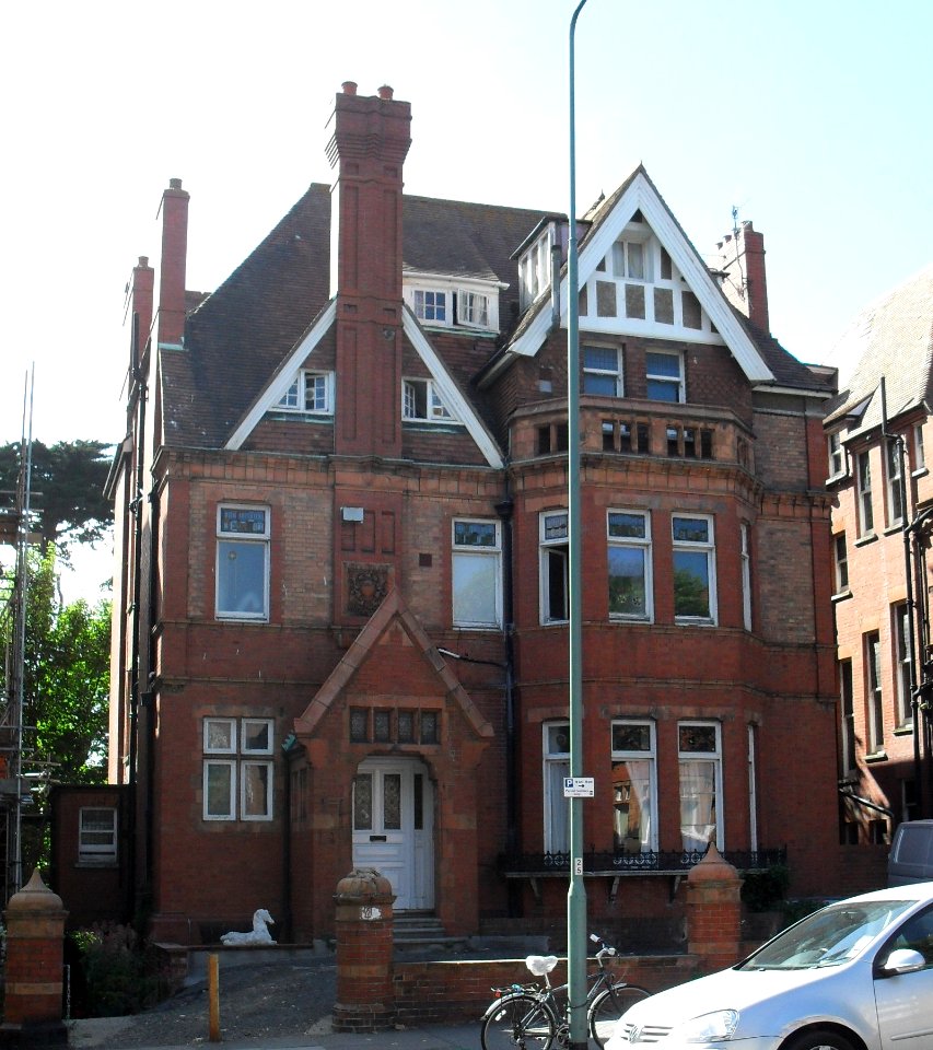 71_The_Drive,_Hove_(NHLE_Code_1187589)_(July_2010)