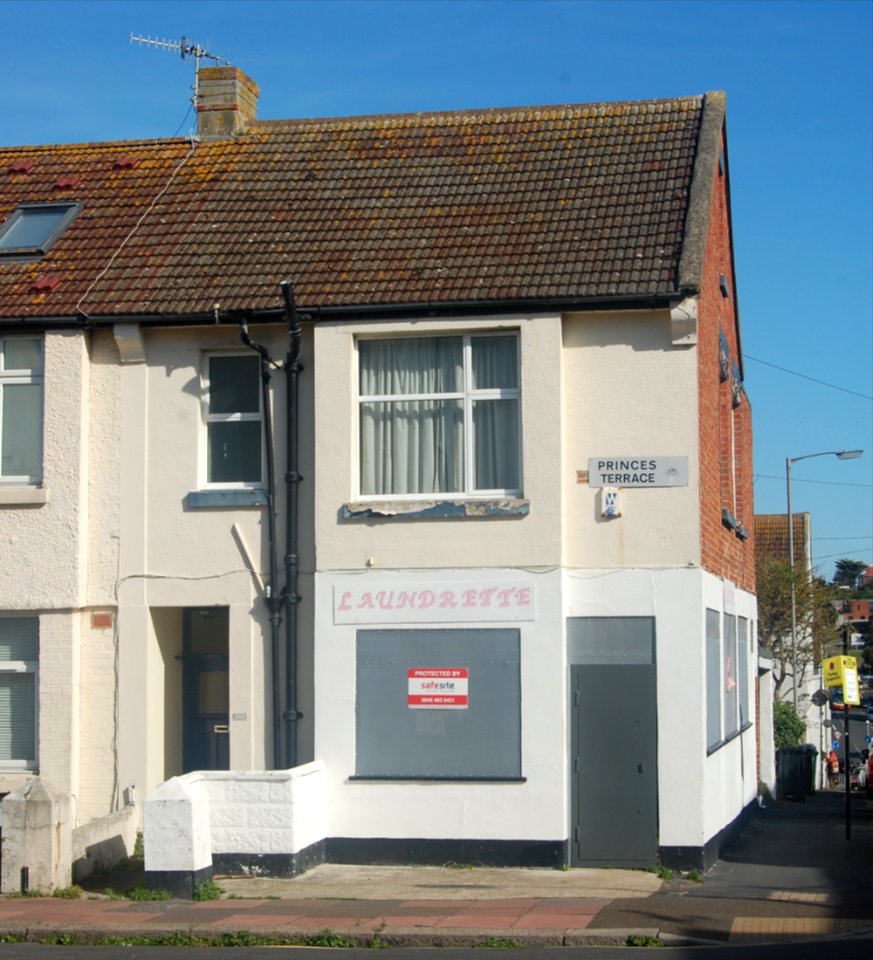 8_Bristol_Gardens,_Kemptown,_Brighton_(September_2019)