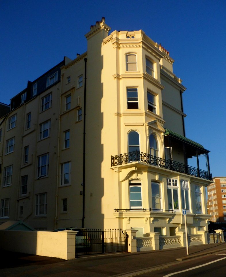 8_Medina_Terrace,_Hove_(September_2013)
