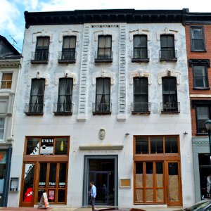 725_Walnut,_Philly_Walnut_Building