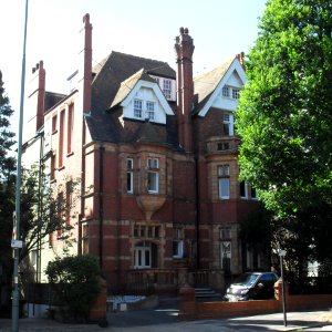 79_The_Drive,_Hove_(NHLE_Code_1209825)_(July_2010)