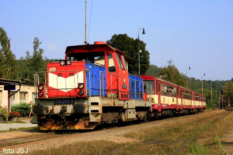 714_023-9,_Чехия,_Среднечешский_край,_станция_Тинец-над-Сазавоу_(Trainpix_50424)