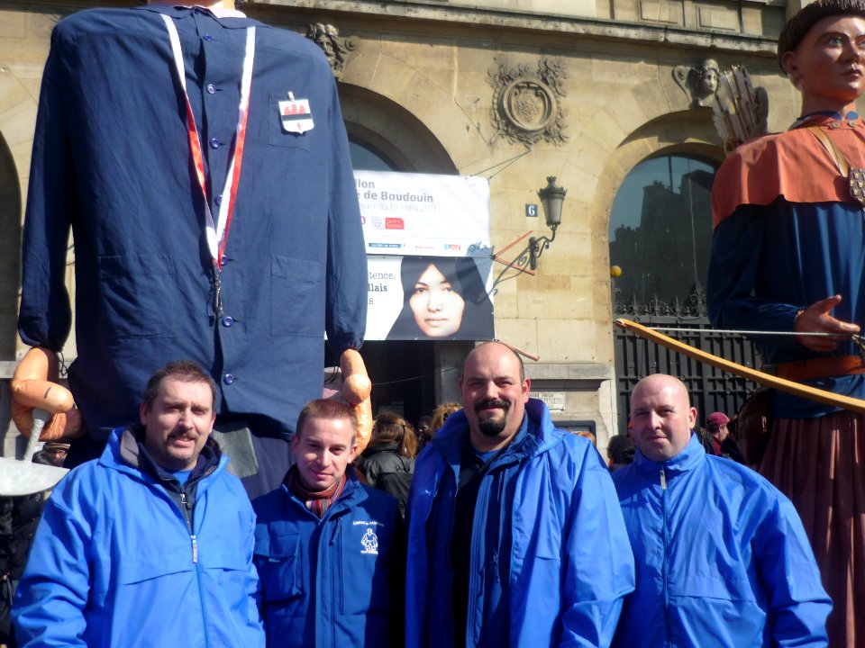 7_-_De_sympathiques_porteurs_de_géants_venus_de_Belgique_avec_leurs_géants