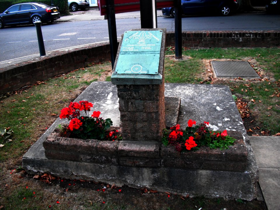 6thEdgwareScoutMemorial