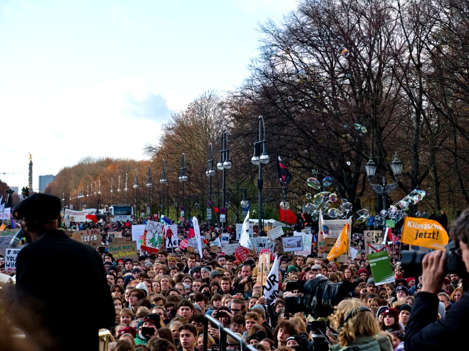 4th_Global_Climate_Strike_Berlin_FridaysForFuture_demonstration_start_from_stage_23