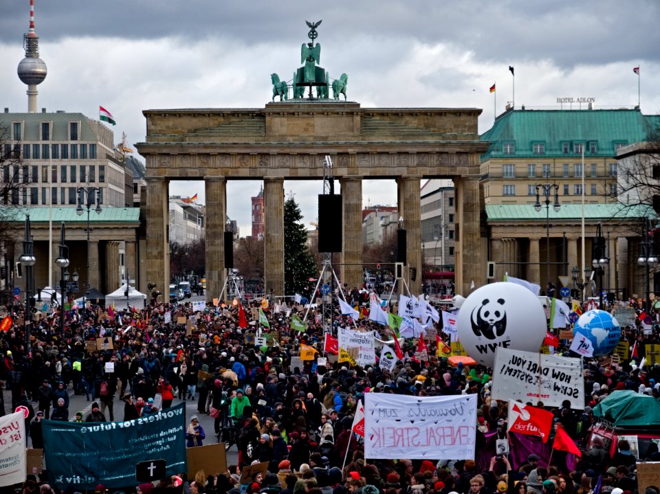 4th_Global_Climate_Strike_Berlin_FridaysForFuture_demonstration_start_06