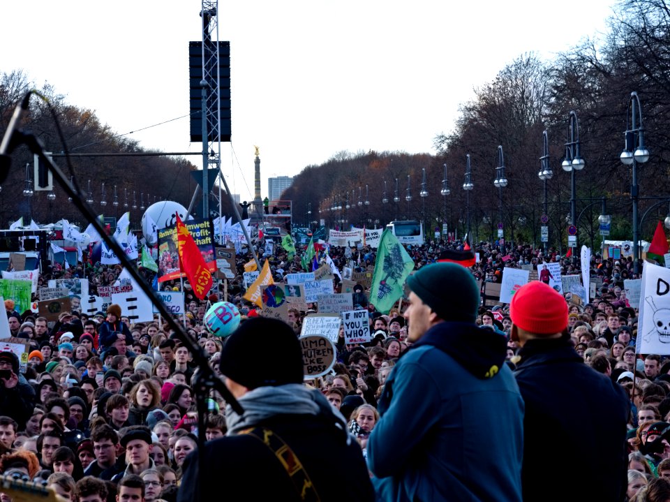 4th_Global_Climate_Strike_Berlin_FridaysForFuture_demonstration_start_from_stage_01