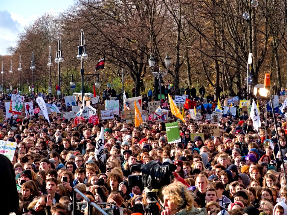 4th_Global_Climate_Strike_Berlin_FridaysForFuture_demonstration_start_from_stage_25