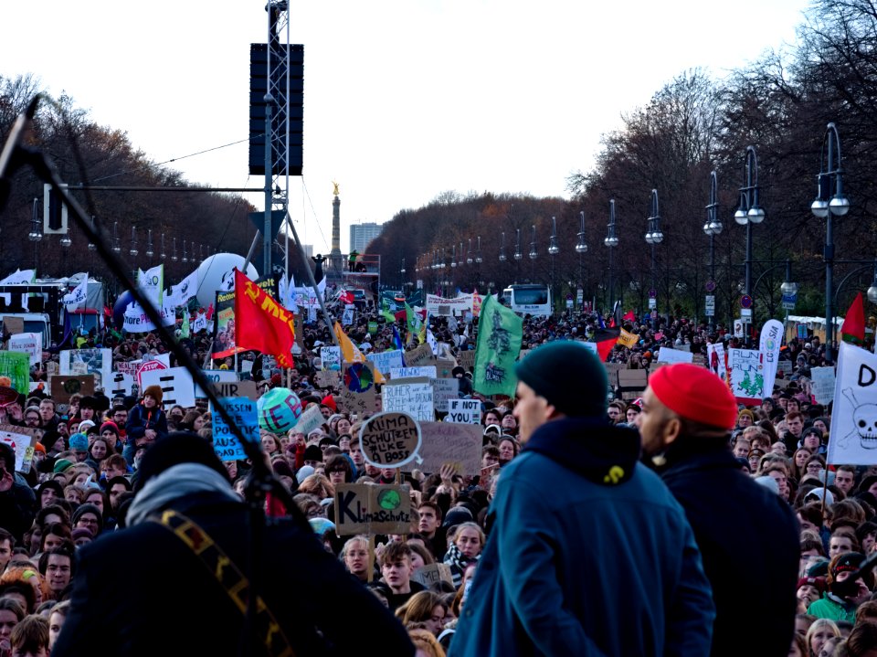 4th_Global_Climate_Strike_Berlin_FridaysForFuture_demonstration_start_from_stage_03