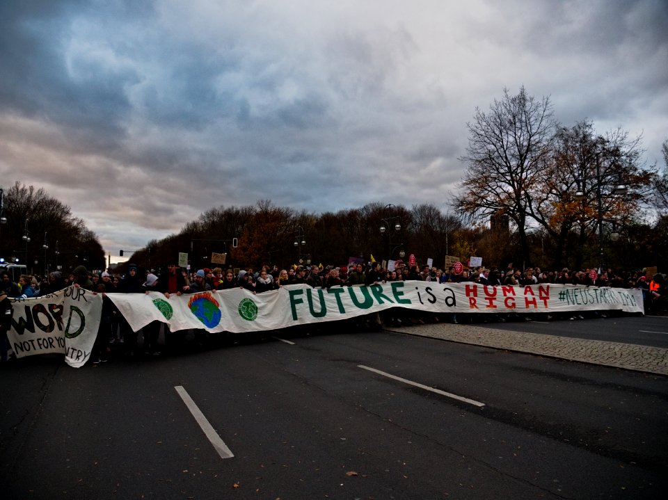 4th_Global_Climate_Strike_Berlin_FridaysForFuture_demonstration_front_100