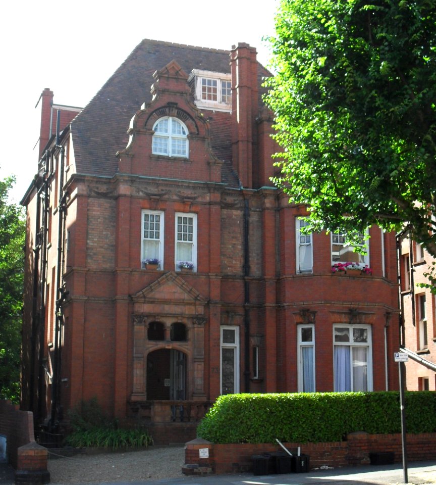 73_The_Drive,_Hove_(NHLE_Code_1292470)_(July_2010)