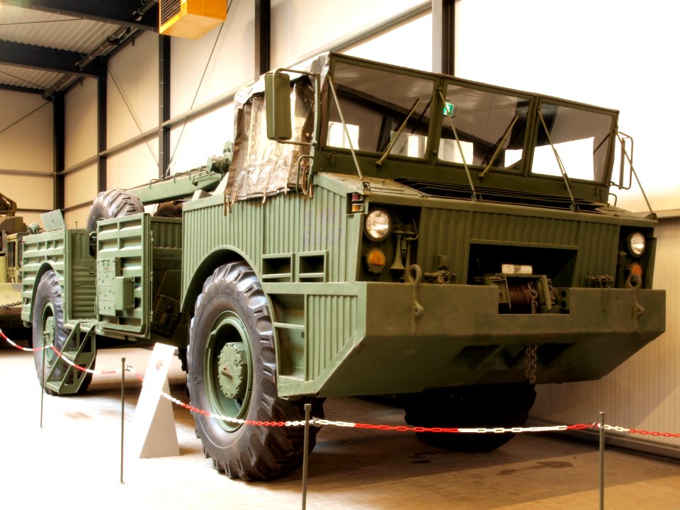 4x4_Caterpillar_Goer_M553_Wrecker_pic3