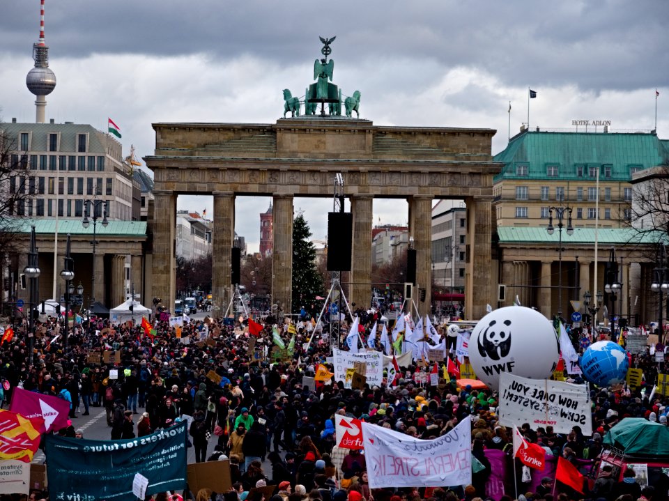 4th_Global_Climate_Strike_Berlin_FridaysForFuture_demonstration_start_09