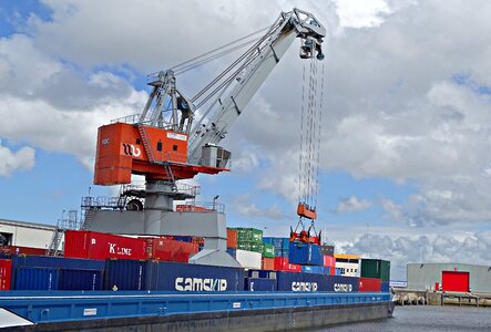 Load quay vessel photo