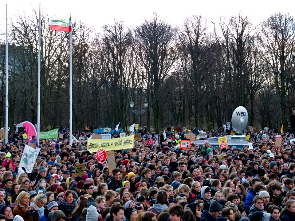 4th_Global_Climate_Strike_Berlin_FridaysForFuture_demonstration_start_from_stage_07