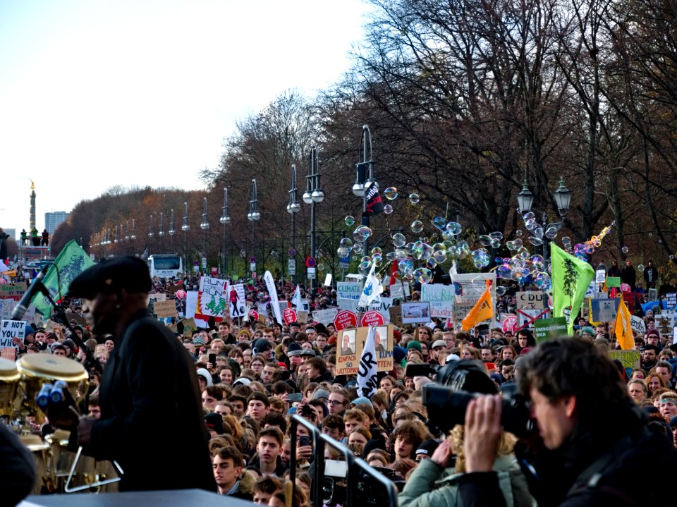 4th_Global_Climate_Strike_Berlin_FridaysForFuture_demonstration_start_from_stage_18