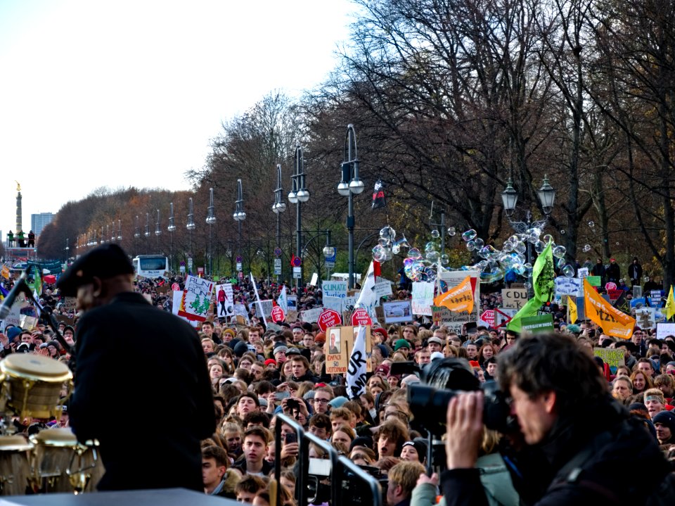 4th_Global_Climate_Strike_Berlin_FridaysForFuture_demonstration_start_from_stage_17