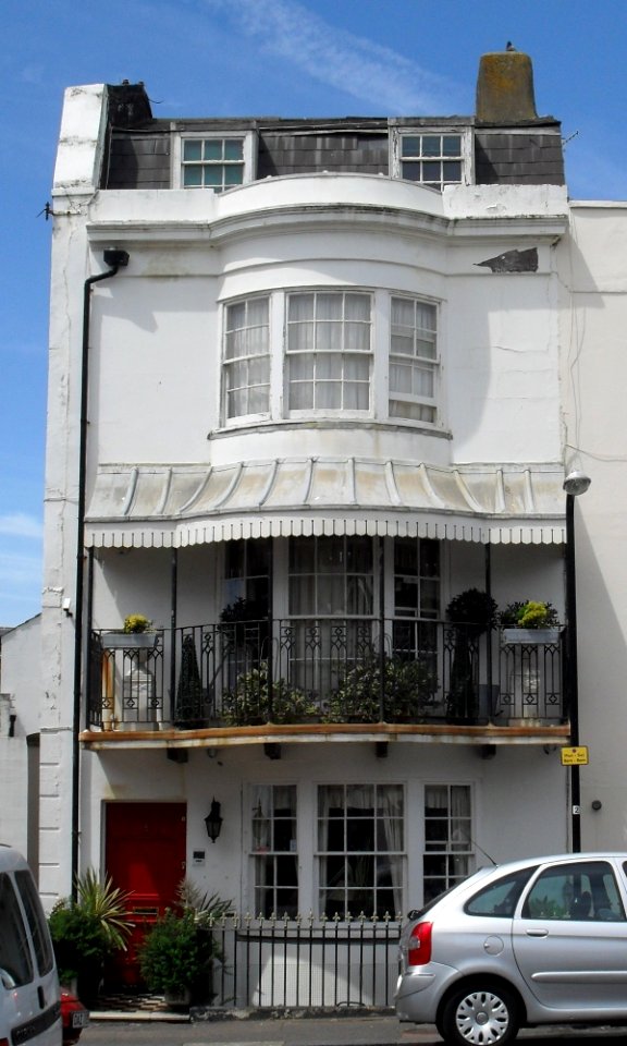 5_Western_Street,_Brighton_(NHLE_Code_1381105)_(July_2010)