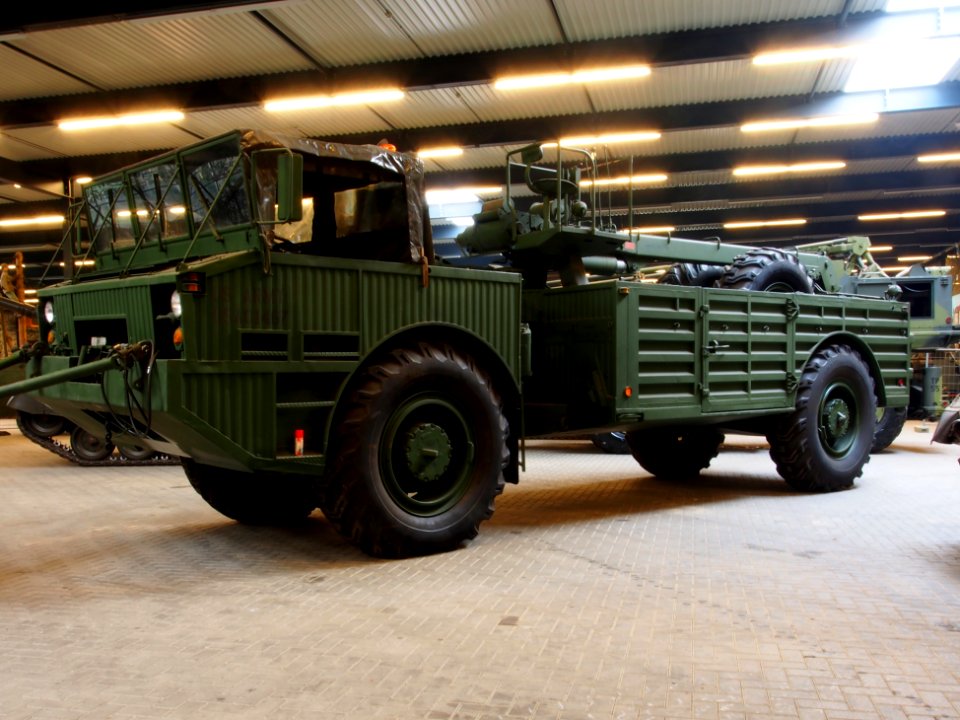4x4_Caterpillar_Goer_M553_Wrecker_pic4