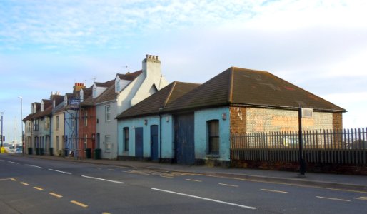 4–20_Wellington_Road,_Portslade_(November_2015)