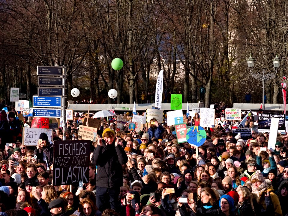 4th_Global_Climate_Strike_Berlin_FridaysForFuture_demonstration_start_from_stage_38