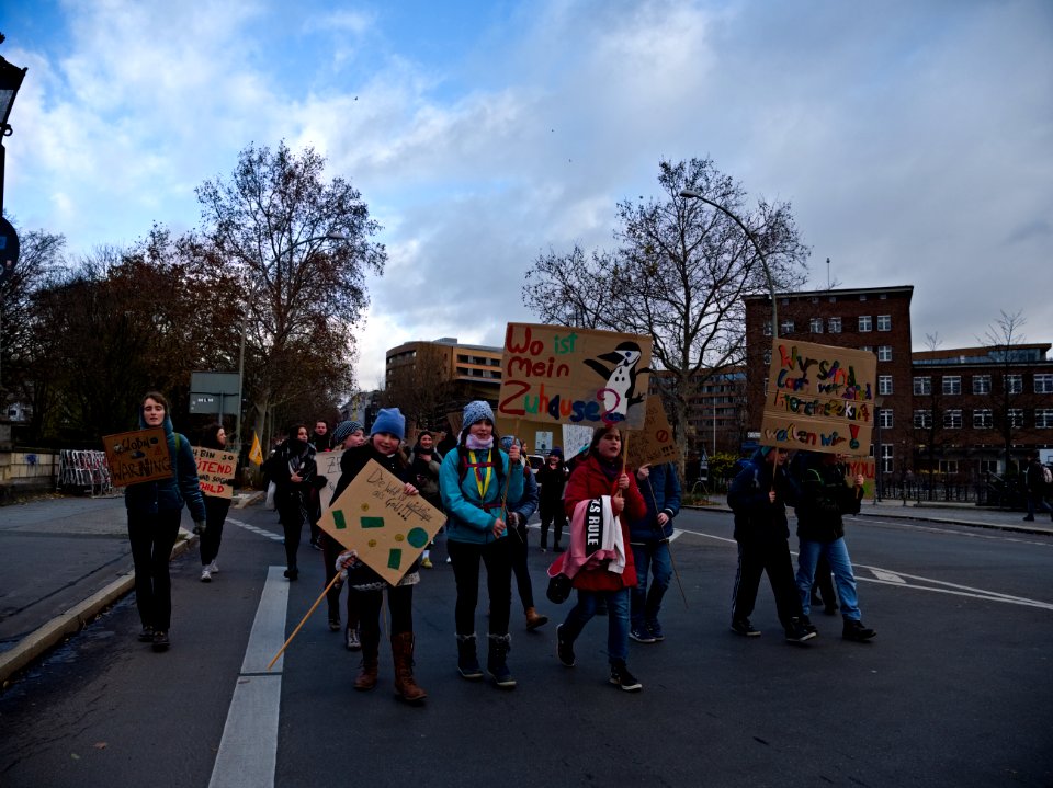 4th_Global_Climate_Strike_Berlin_demonstration_on_the_way_joining_the_FridaysForFuture_demonstration_03