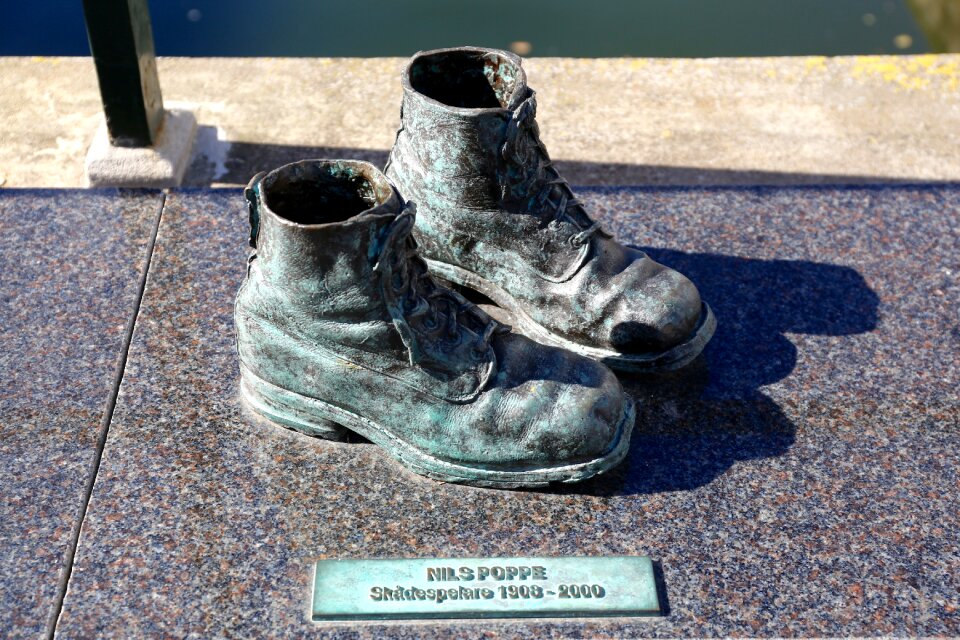 Art installation plaque memorial