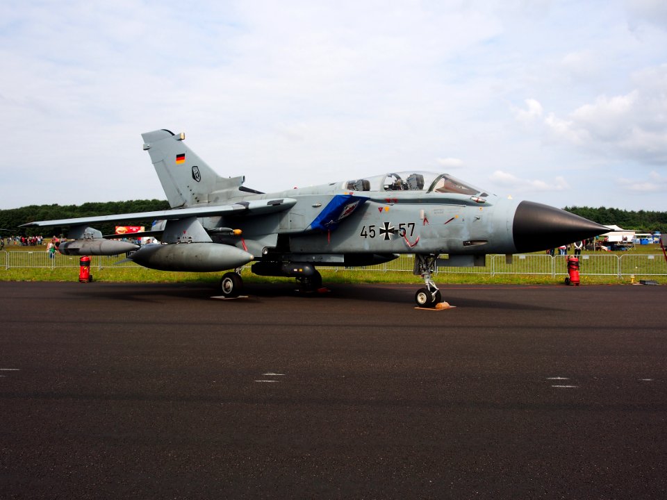 45+57_German_Air_Force_Panavia_Tornado_IDS,_pic2