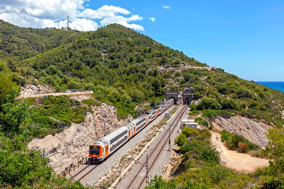 451-006-1,_Spain,_Catalonia,_Barcelona,_Garraf_-_Sitges_stretch_(Trainpix_200291)