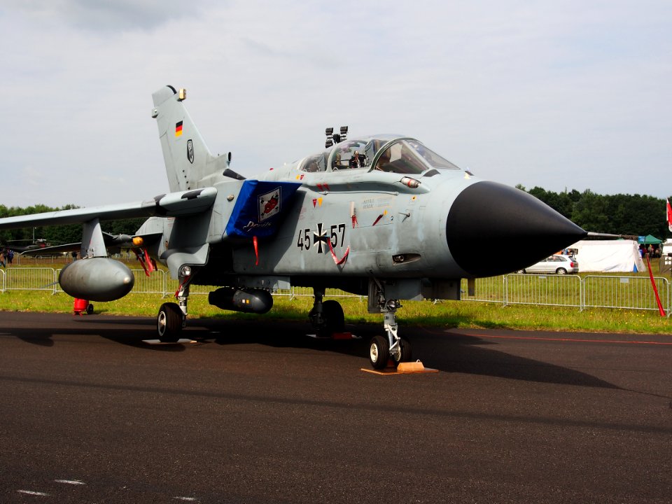 45+57_German_Air_Force_Panavia_Tornado_IDS