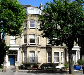 52_and_54_The_Drive,_Hove_(NHLE_Code_1209762)_(July_2010)