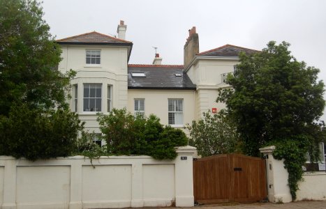 51–53_Kent_Road,_Southsea_(NHLE_Code_1245533)_(May_2019)