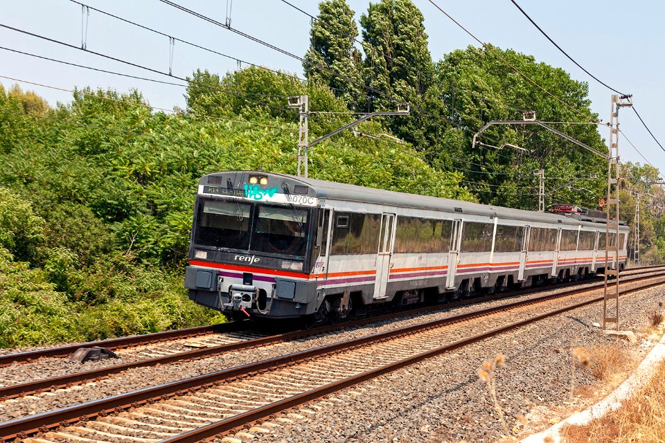 470-070-4,_Spain,_Tarragona,_Torredembarra_-_Tarragona_stretch_(Trainpix_199447)