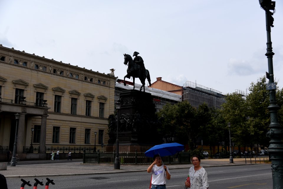 4789_Unter_den_Linden_Berlin_July_2019